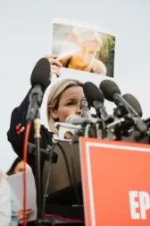 Se dice mucho sobre Epstein, pero hay una omisión flagrante: las víctimas