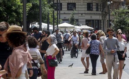 100 millones de turistas, 500 mil inmigrantes